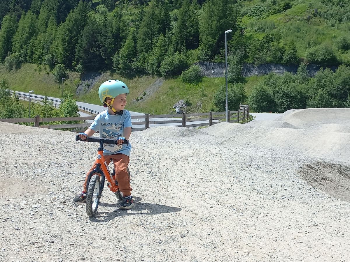 Rower biegowy dla dziecka 2–4 lata – jaki&nbsp;wybrać?