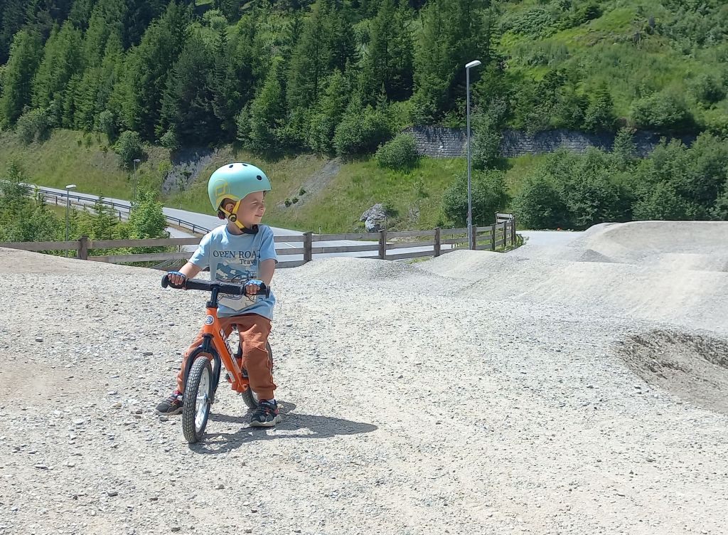 Rower biegowy dla dziecka 2–4 lata – jaki&nbsp;wybrać?