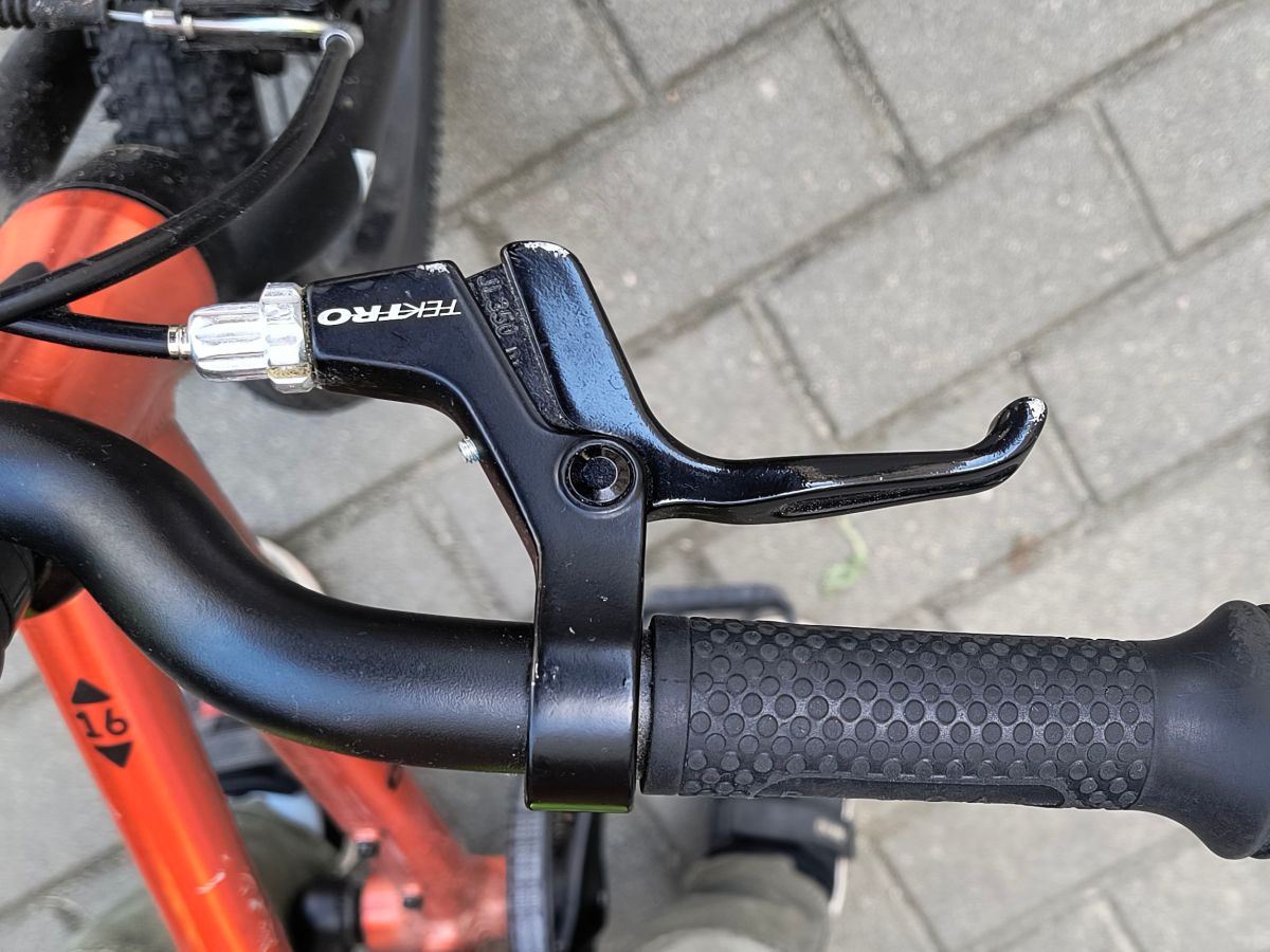 Jak prawidłowo ustawić klamki hamulcowe w rowerze&nbsp;dziecięcym